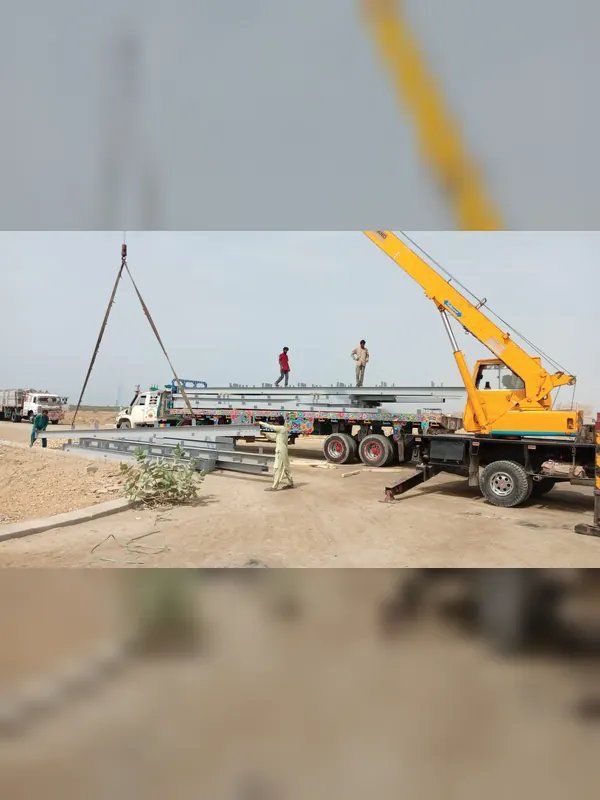 Steel beam unloading with crane