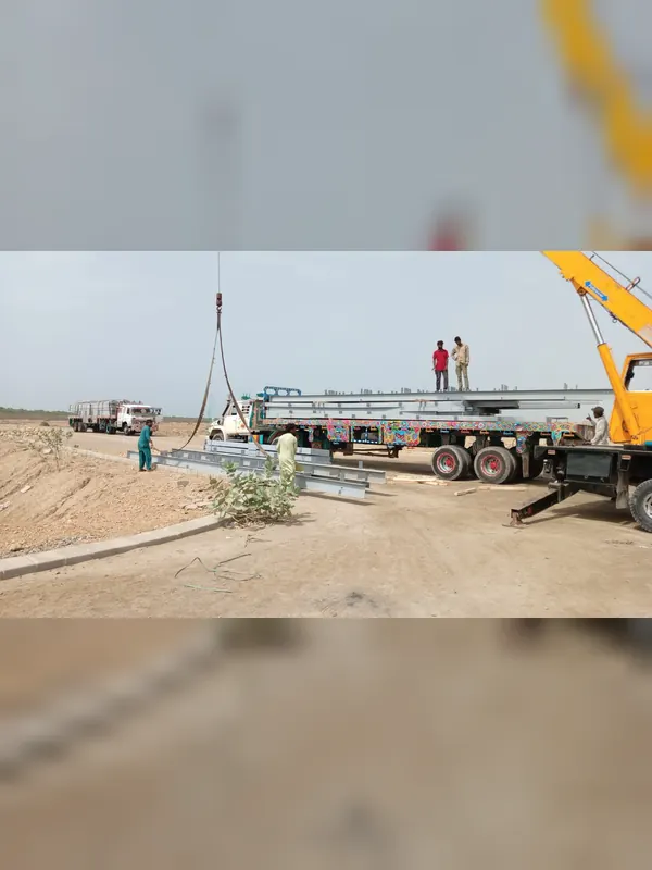 Steel beam unloading with crane